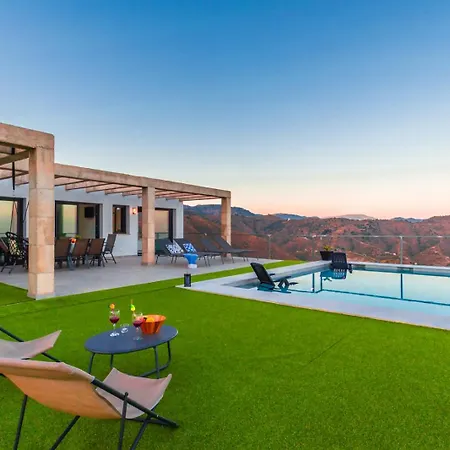 Recently Built Holiday El Limonar Chalet La Herradura (Granada)